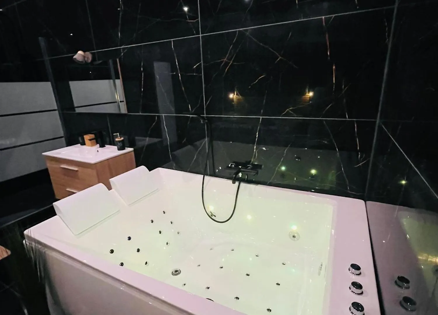 Jungle Love Room De L Hermitage Tournon-sur-Rhone Apartment