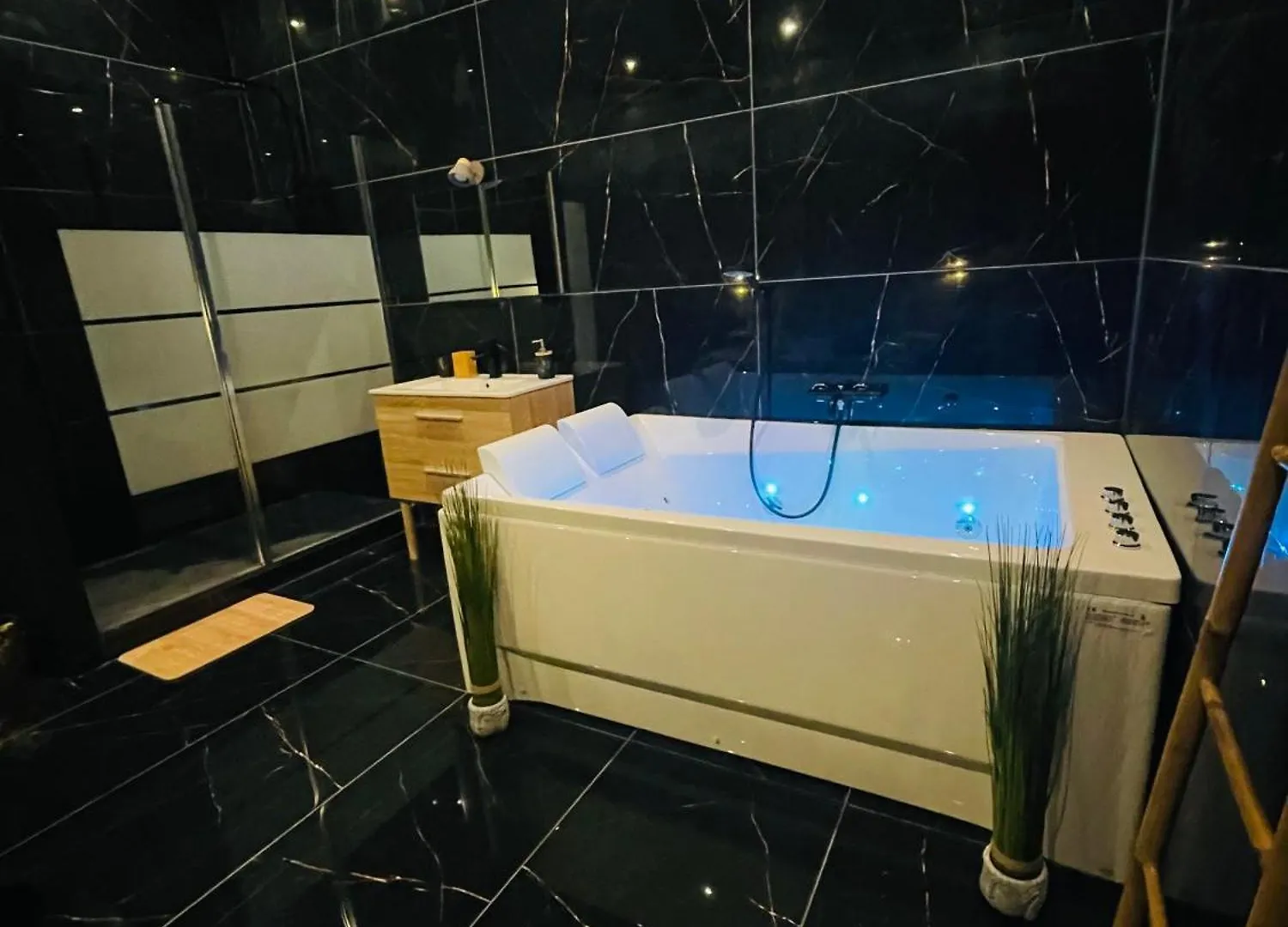 Jungle Love Room De L Hermitage Tournon-sur-Rhone